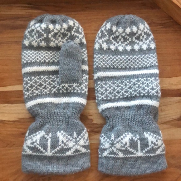 Grey & White Mittens - Picture 1 of 1